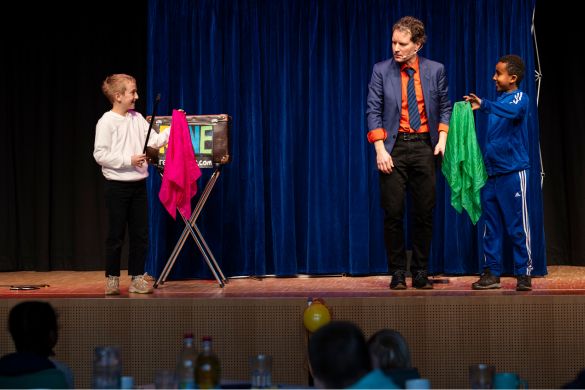 Kulturkinder Zaubershow 2024 KulturKinder 2024 bei einer Zaubershow